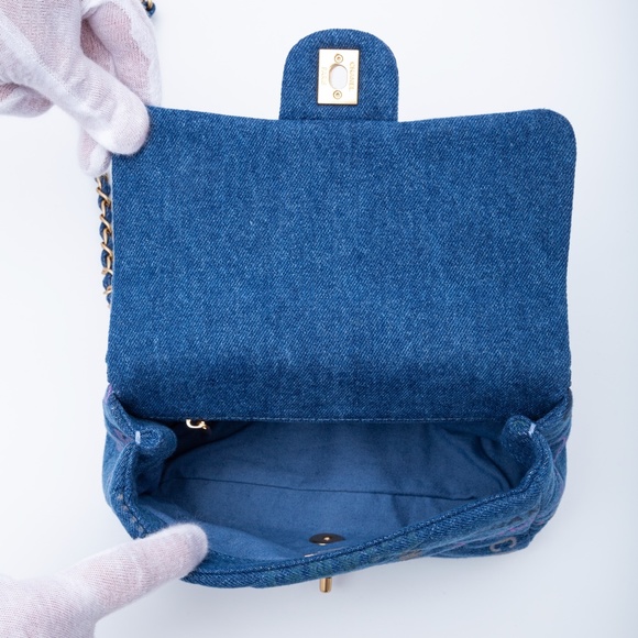 CHANEL PRINTED CC BLUE DENIM SMALL GRAFFITI FLAP BAG (2022) - Picture 7 of 11